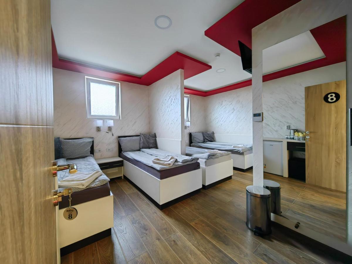 Oldbrick Pub Hotell Sombor Eksteriør bilde