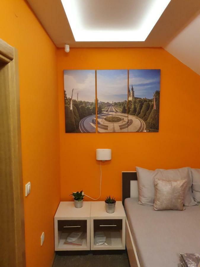 Oldbrick Pub Hotell Sombor Eksteriør bilde
