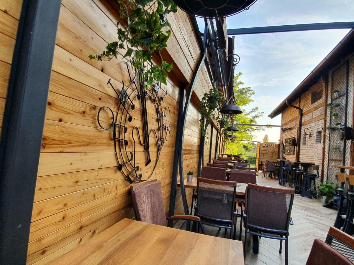 Oldbrick Pub Hotell Sombor Eksteriør bilde