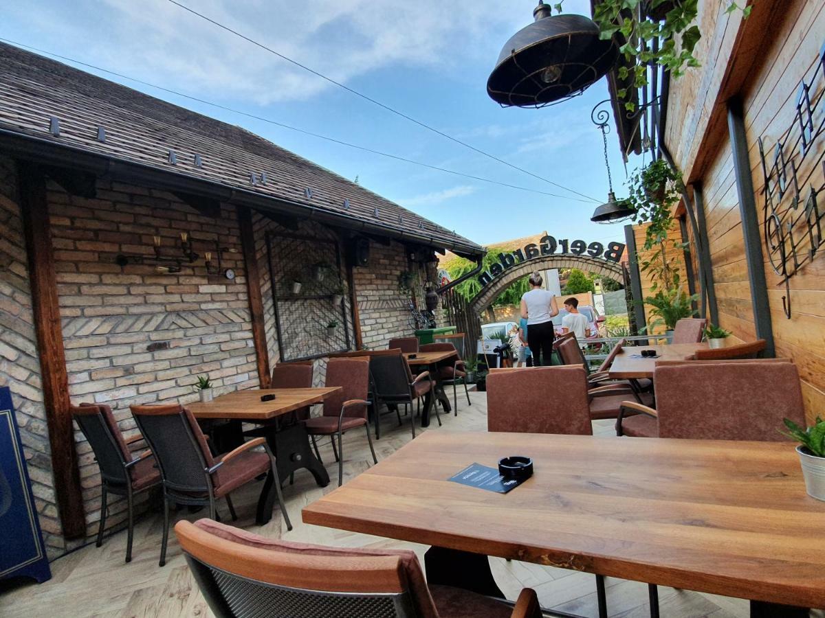 Oldbrick Pub Hotell Sombor Eksteriør bilde