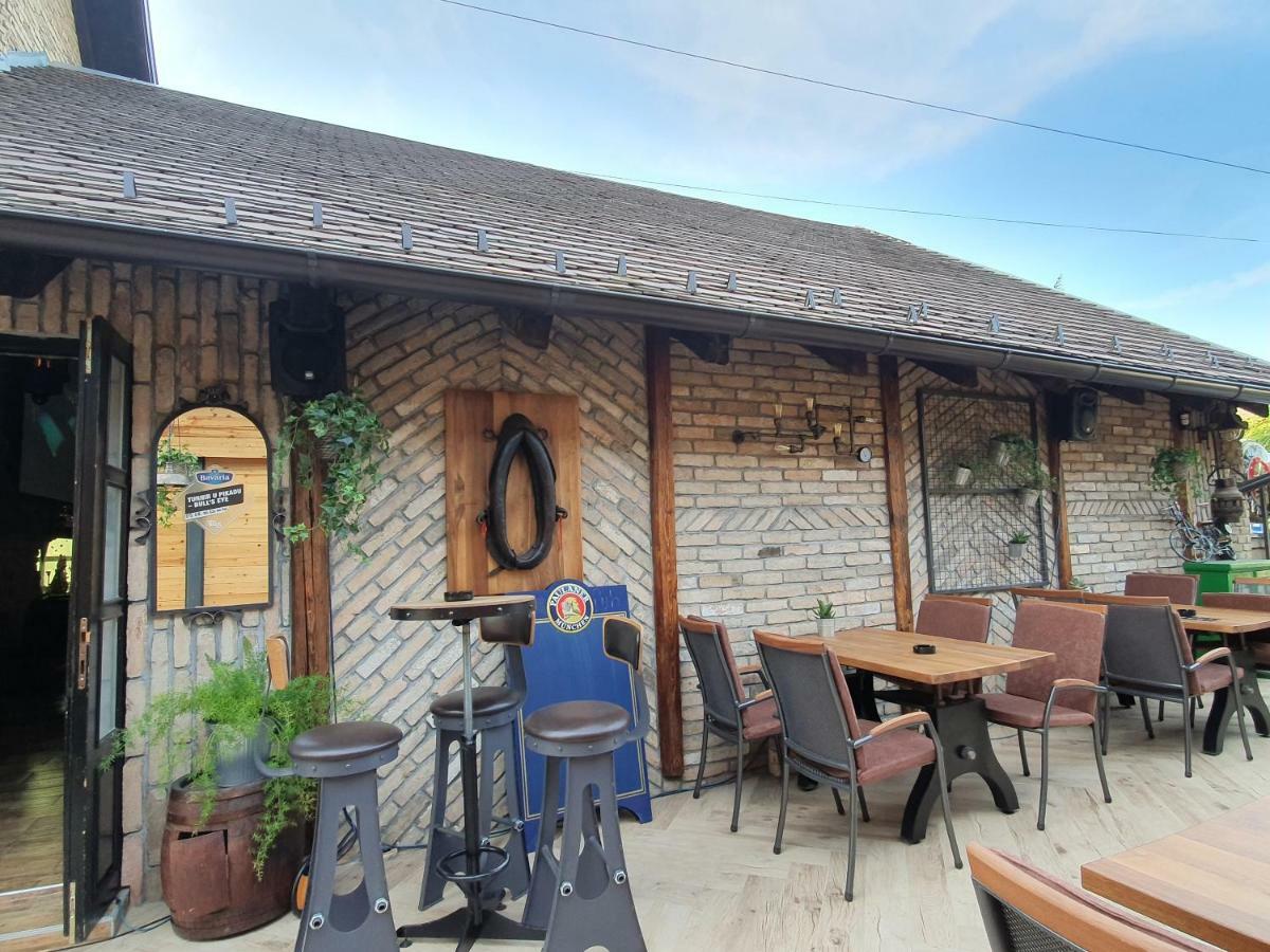 Oldbrick Pub Hotell Sombor Eksteriør bilde